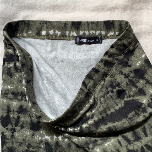 BRAND NEW CUTE SKIRT !! - Picture 3 of 3